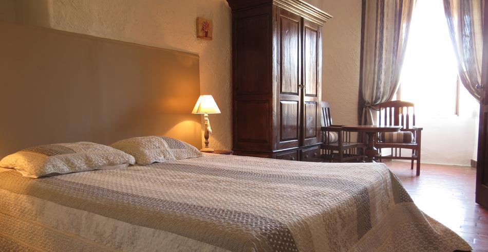 Domaine De Bertrandy Bed and Breakfast Allemagne-en-Provence Eksteriør billede